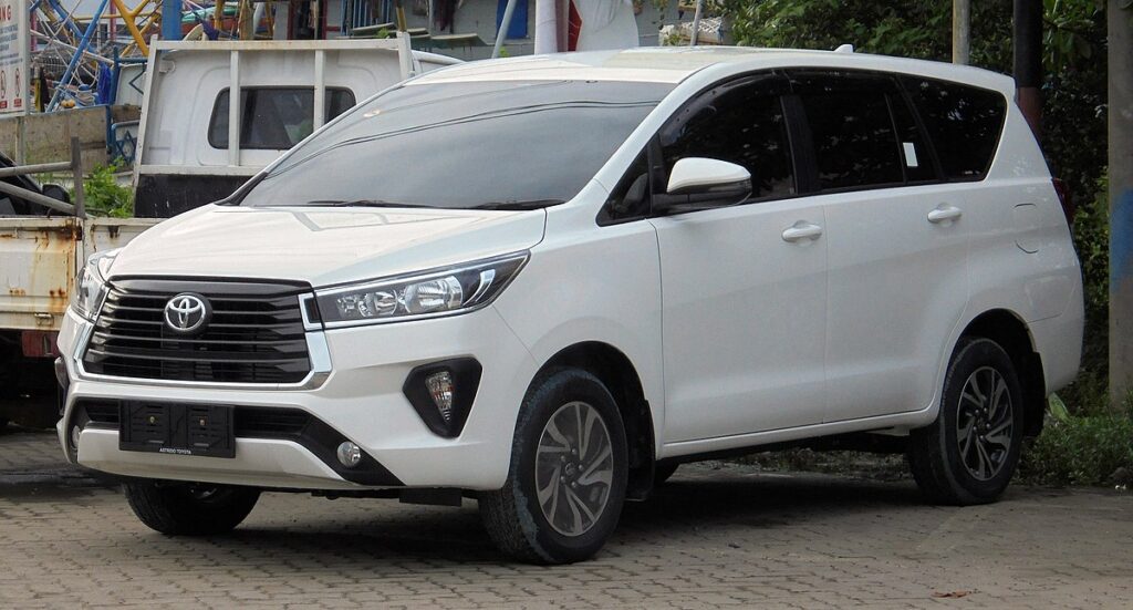 2022_Toyota_Kijang_Innova_2.4_G_GUN142R_(20220302)